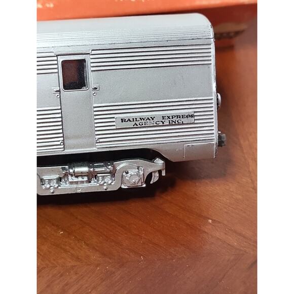 Vintage Globe Ho Santa Fe 3406 Streamliner REA US Mail Railway Post Office Car - Picture 5 of 11